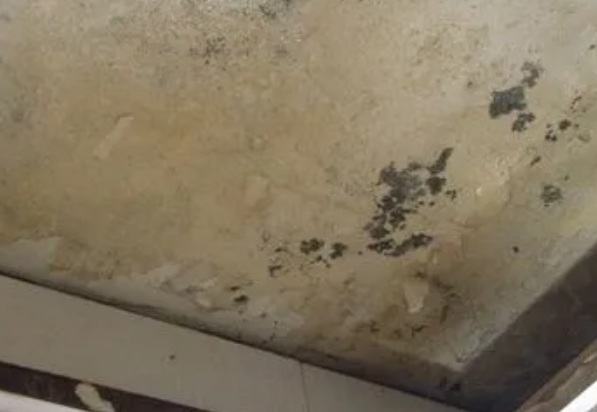 和静阳台漏水维修公司分享下和静卫生间渗水维修需要注意哪些问题。